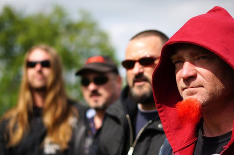 Hlahol pozvedaj&iacute; prapor rebelie koncertem na stře&scaron;e legend&aacute;rn&iacute;ho Knaku