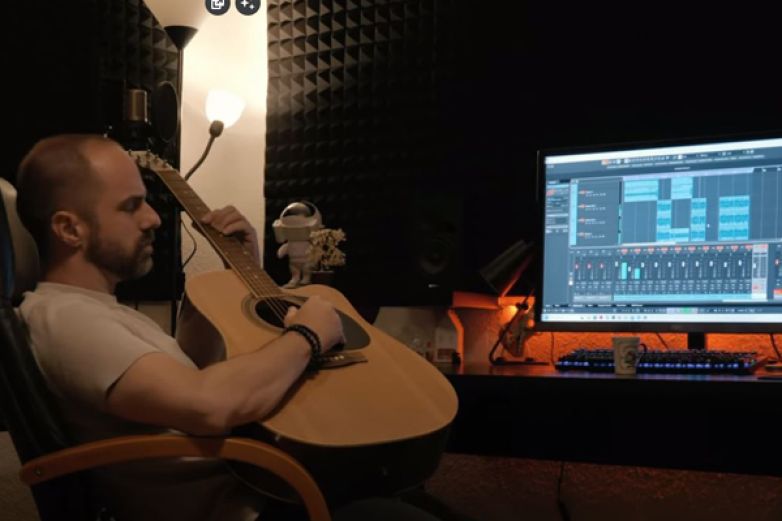 Nov&yacute; klip kapely Motorband &scaron;okuje sv&yacute;m stylem ,,Tolik ot&aacute;zek tu zn&iacute;&ldquo; vyvol&aacute;v&aacute; tolik ot&aacute;zek....