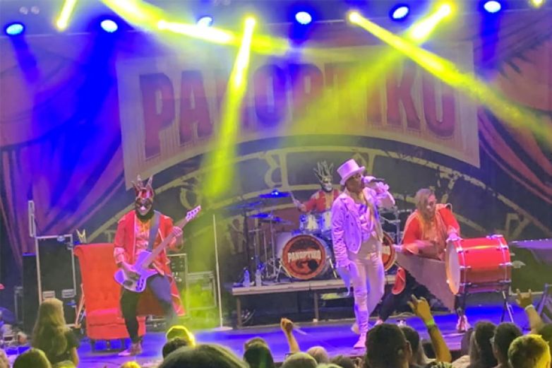 Far&aacute;k fest po dev&aacute;t&eacute;