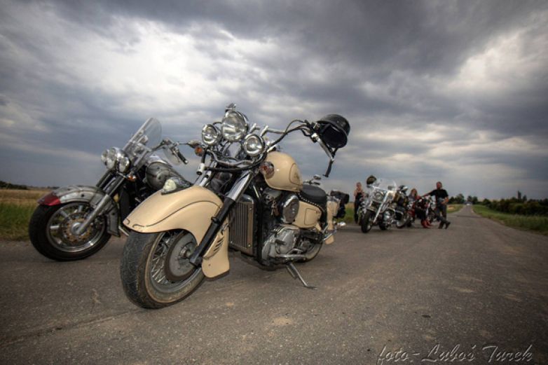 Luděk Folkman slav&iacute; narozeniny s nov&yacute;m klipem