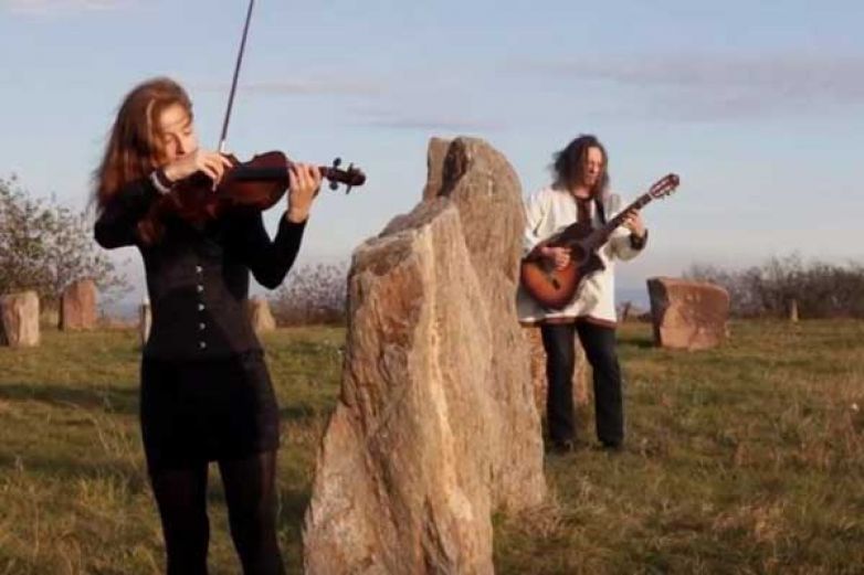 Melissa - A přece se toč&iacute; ...