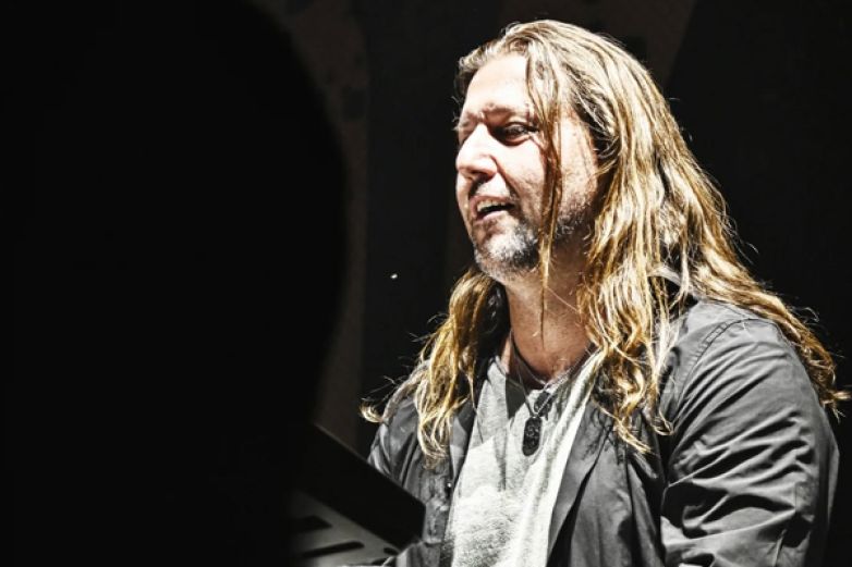 Petr Barto&scaron;ek (Traktor): Od kl&aacute;ves v pokoji k rockov&yacute;m ar&eacute;n&aacute;m