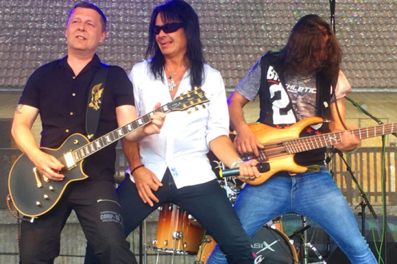 Jarek Filgas startuje se sv&yacute;m Bandem...