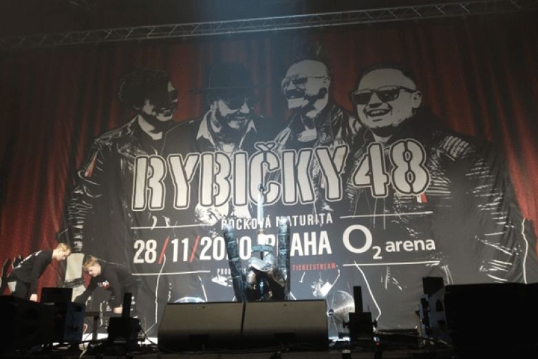 Rybičky 48 se sv&yacute;m &bdquo;Stužov&aacute;kem&ldquo; přijely do plzeňsk&eacute; Lokomotivy