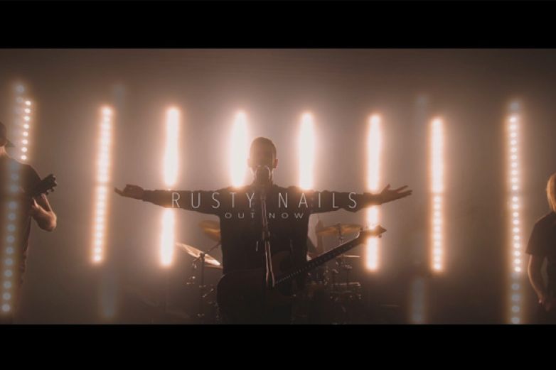 Frozen Poppyhead vyd&aacute;vaj&iacute; NOV&Yacute; BANGER Rusty Nails!