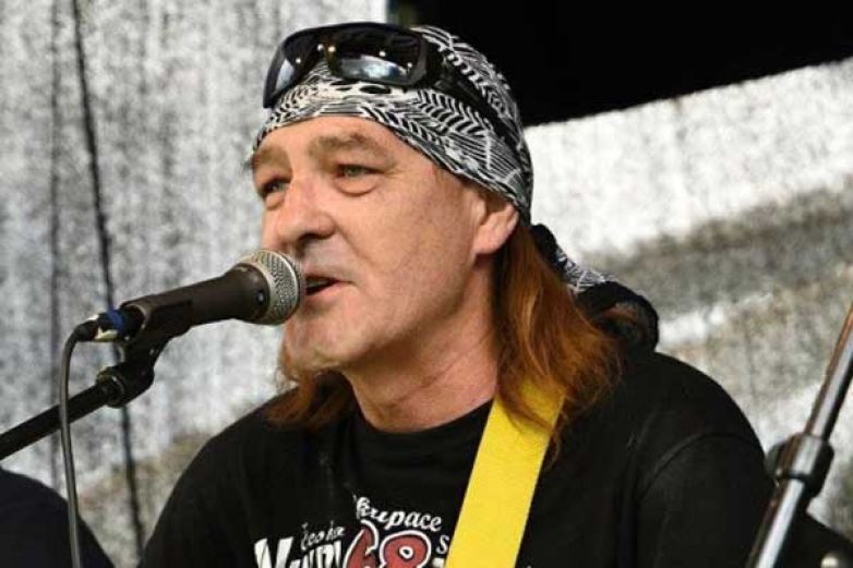 Bad rockov&yacute; kolektiv - ve ,,&scaron;patn&eacute; společnosti&ldquo; rozhovor s Milanem Laubem