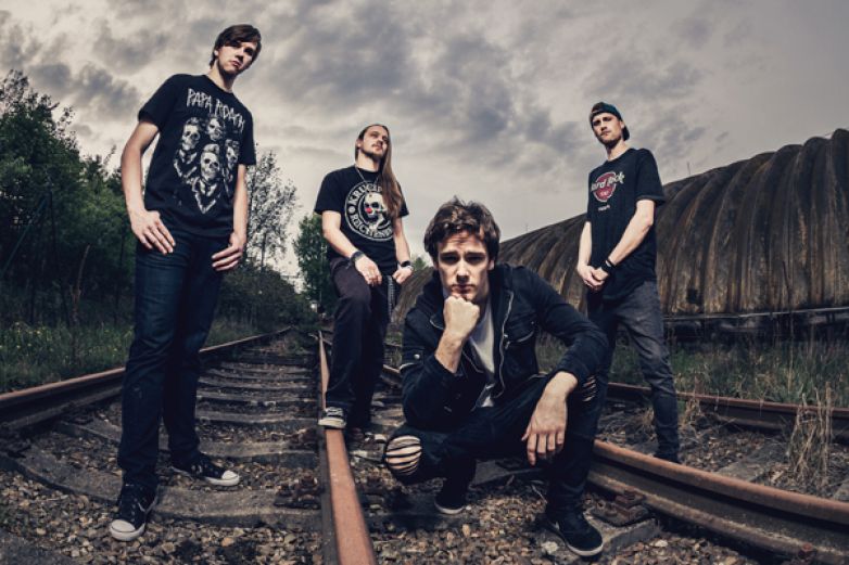 P&oacute;-zor! S prvn&iacute;mi mrazy je tu nov&aacute; pecka &ldquo;Salute&rdquo; od mraziv&eacute; kapely Frozen Poppyhead