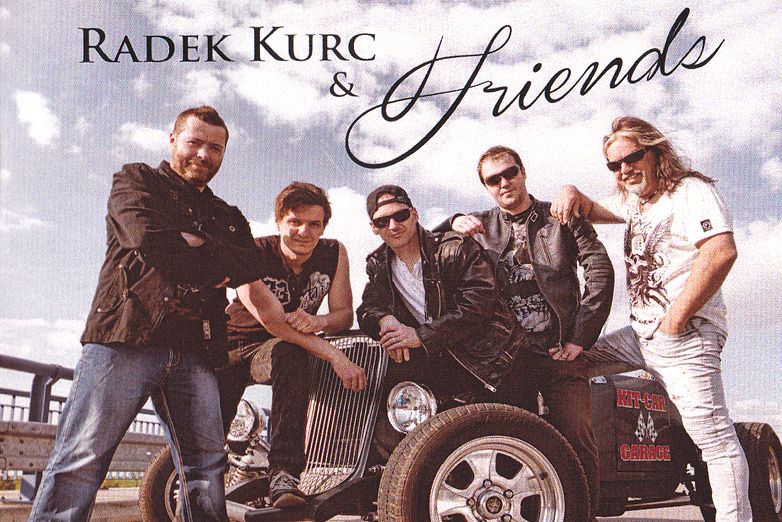 Radek Kurc se obklopil rodinou a př&aacute;teli. Je z&nbsp;toho v&yacute;born&yacute; hardrock!