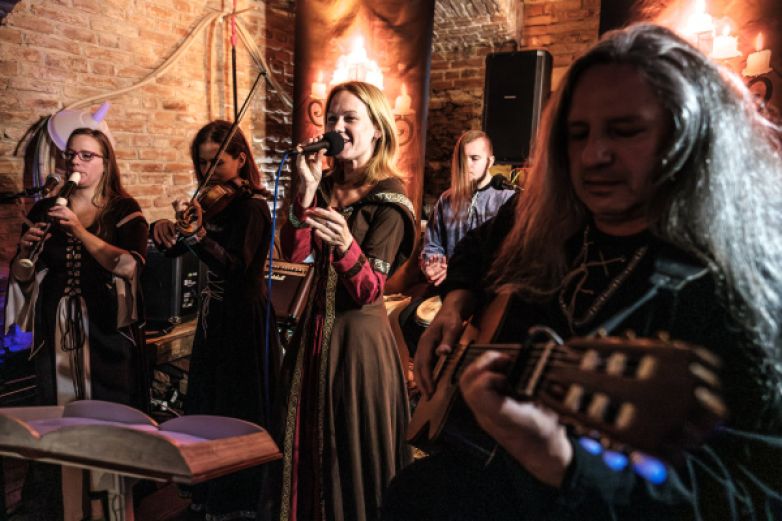 Melissa kr&aacute;t&iacute; ček&aacute;n&iacute; na studio nov&yacute;m lyric videem