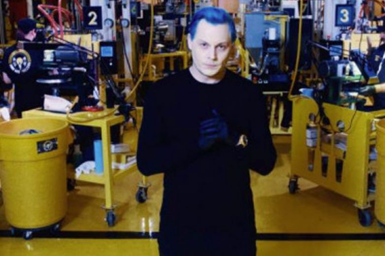 Jack White pros&iacute; předn&iacute; hudebn&iacute; labely: "Obnovte sv&eacute; lisovny vinylů"