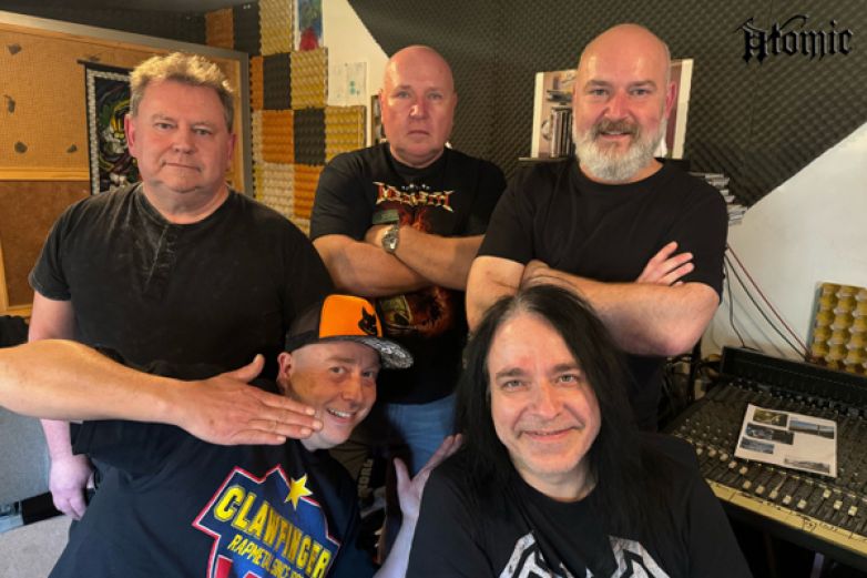 Se &Scaron;tefanem Dol&aacute;kem o Atomic a albu V