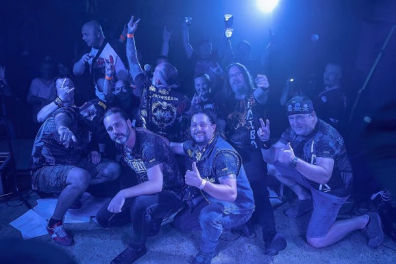 Když idoly z metalov&yacute;ch dž&iacute;sek pokřt&iacute; CD tvoj&iacute; kapely