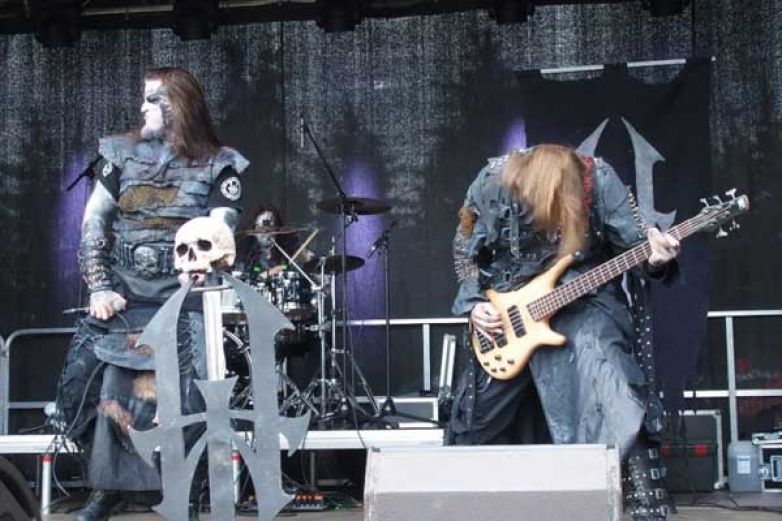 Mal&yacute; velk&yacute; fest spl&aacute;chla průtrž mračen, program v&scaron;ak pokračoval