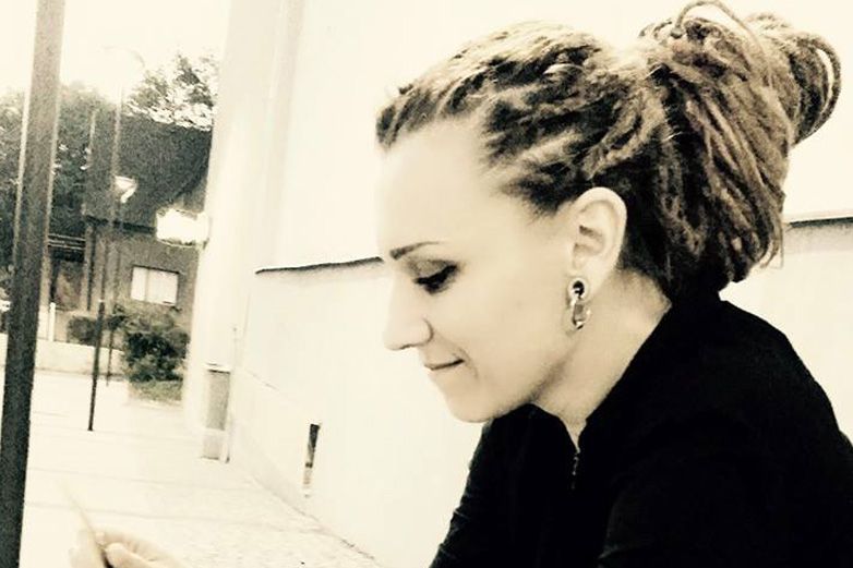 V Rudově cyklu Za oponou rockov&aacute; dračice Denisa