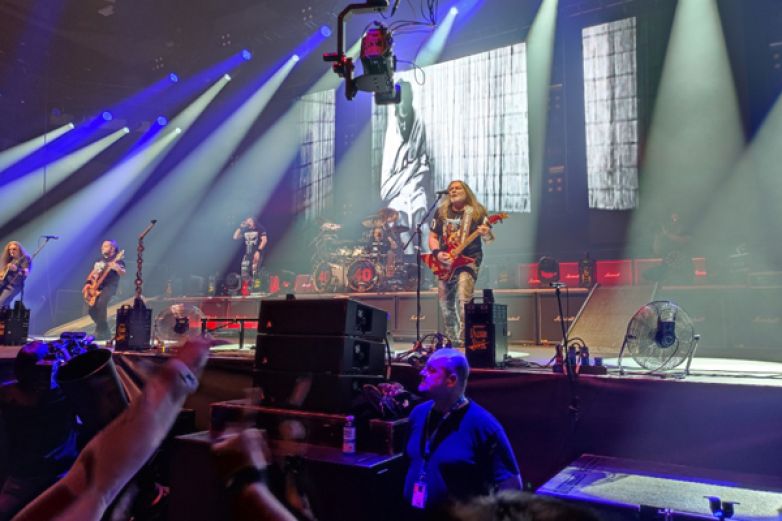 Arakain oslavil čtyřic&iacute;tku ve vyprodan&eacute; ar&eacute;ně O2 Universum