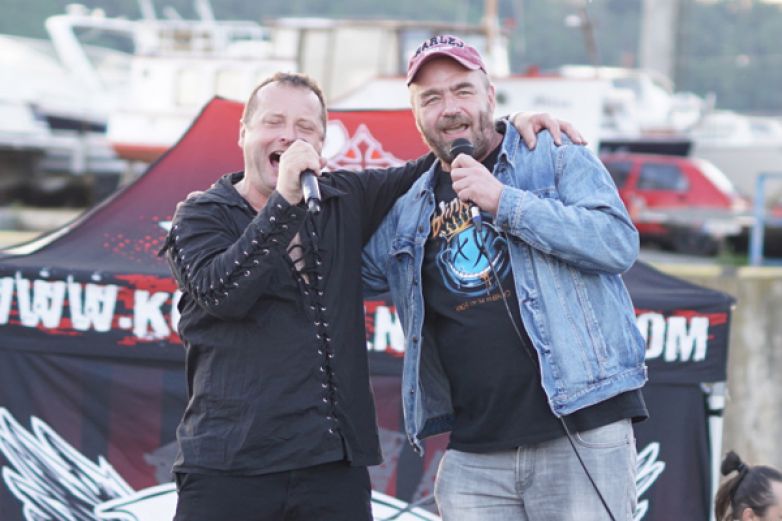 P&aacute;rty s Komun&aacute;lem na parn&iacute;ku Tyr&scaron;