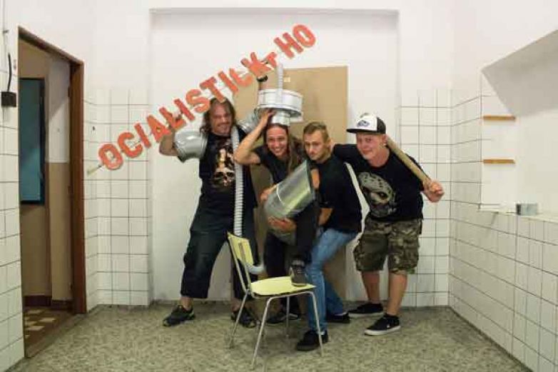 Au&scaron;us zp&aacute;tky na bigbeatov&eacute; sc&eacute;ně