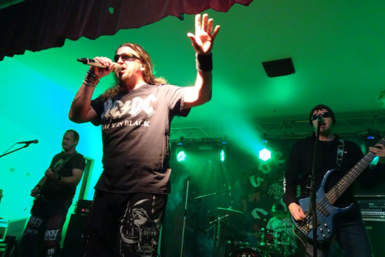 Gorilla Crash u př&iacute;ležitosti turn&eacute; vyrukovala s hustě melodick&yacute;m klipem