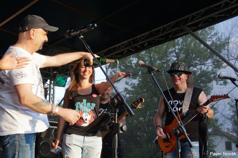 SklapFest &ndash; koupali&scaron;tě v Chabařovic&iacute;ch se otř&aacute;salo pod př&iacute;valem rockov&eacute; a metalov&eacute; hudby