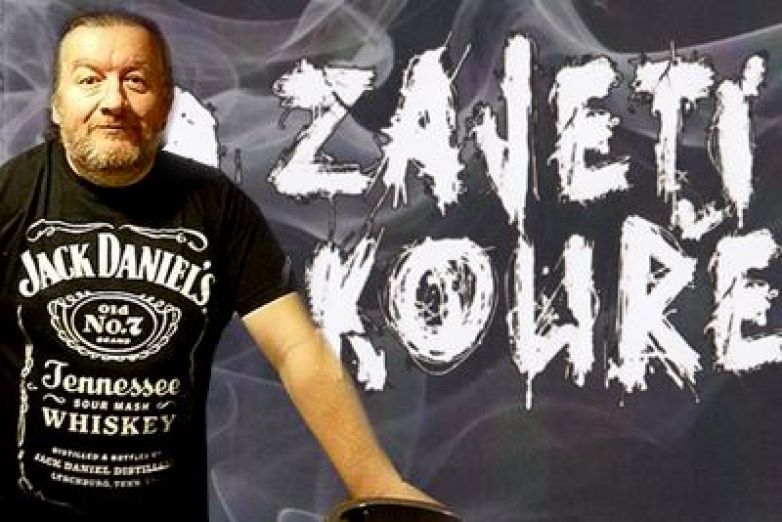 Prej že zak&aacute;zali kouřen&iacute;. N&aacute;s ne!