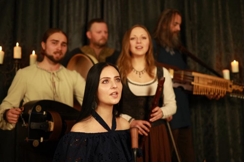 Tempus a Barbaruna oslavili zimn&iacute; slunovrat společn&yacute;m videoklipem