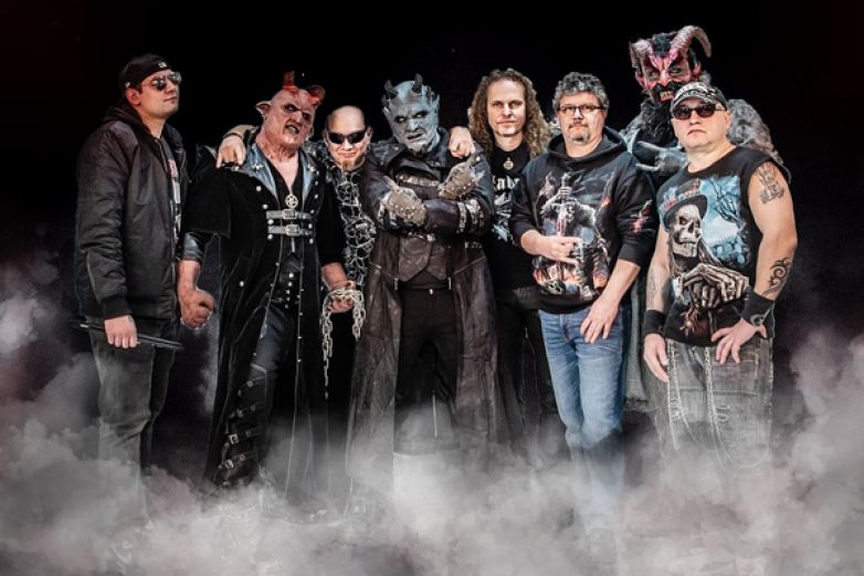 Ahard si zahr&aacute;v&aacute; s Peklem