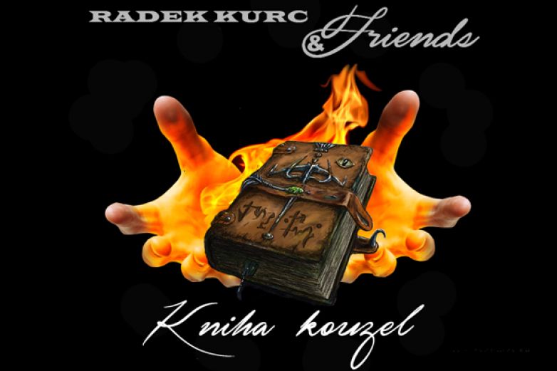 Kurc a př&aacute;tel&eacute; otv&iacute;raj&iacute; Knihu kouzel