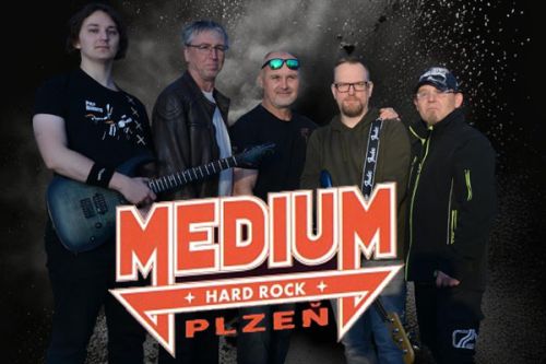 Medium: Sedm let ticha a n&aacute;vrat na p&oacute;dia. Co st&aacute;lo za pauzou legend&aacute;rn&iacute; z&aacute;padočesk&eacute; kapely?
