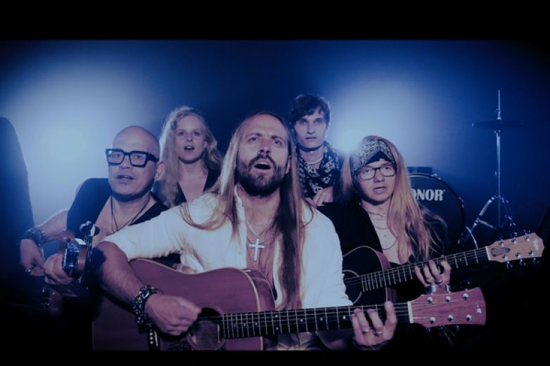 Prožijte s&iacute;lu emoc&iacute; v nov&eacute;m videoklipu Pavla Hanuse