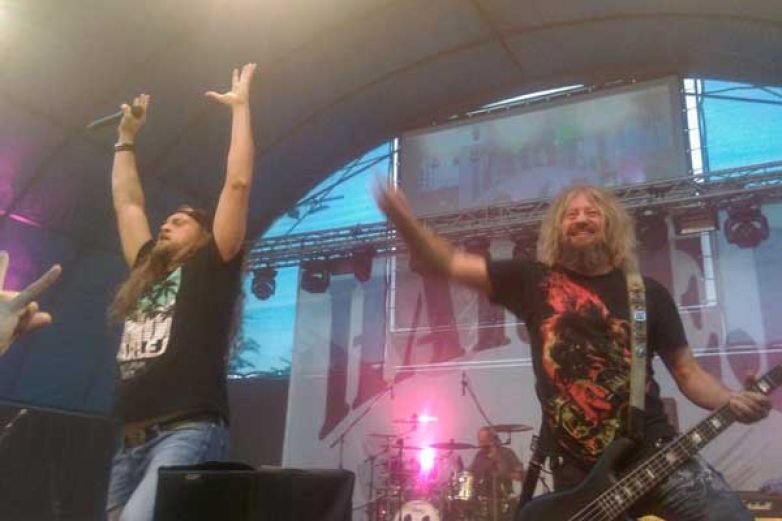 Limetall s Harlejem, Komun&aacute;lem a Waldou na V&yacute;ravě