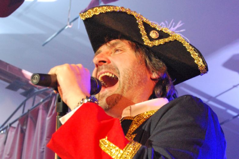 Rockov&yacute; b&aacute;l s větrem v z&aacute;dech v KD Mr&aacute;kov