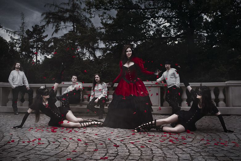 S Carpatia Castle přich&aacute;z&iacute; Čern&eacute; stolet&iacute;