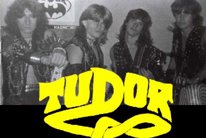 Vy co jste přežili, přistupte bl&iacute;že, polibte pentagram, obraťte kř&iacute;že - Tudor