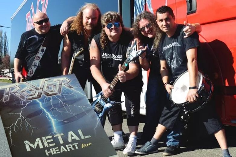 Roxor se sv&yacute;m DVD ukazuje Spr&aacute;vn&yacute; směr