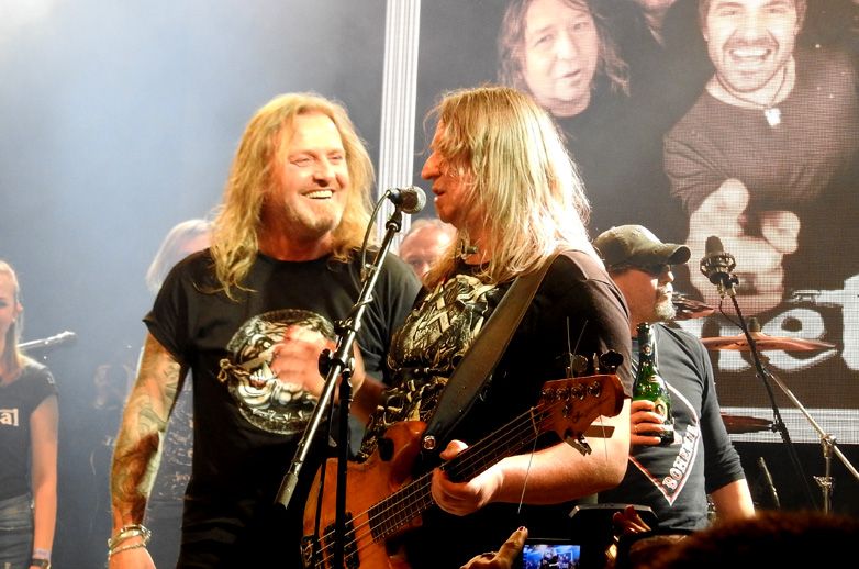 Kab&aacute;t pokřtil CD Limetal v Lucerně