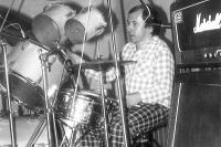 Pozdravy ze z&aacute;hrob&iacute;: Jarom&iacute;r &bdquo;Čombe&ldquo; Čern&yacute;