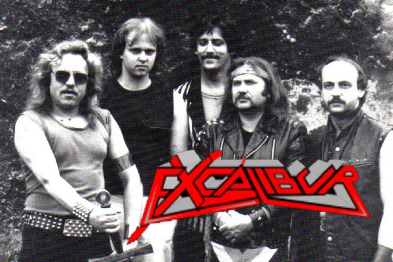 Excalibur - meč s t&iacute;m zvl&aacute;&scaron;tn&iacute;m a zvoniv&yacute;m jm&eacute;nem