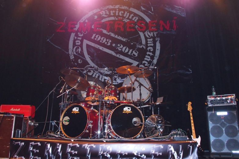 Zemětřesen&iacute; otř&aacute;slo z&aacute;klady Akropole a my byli u toho