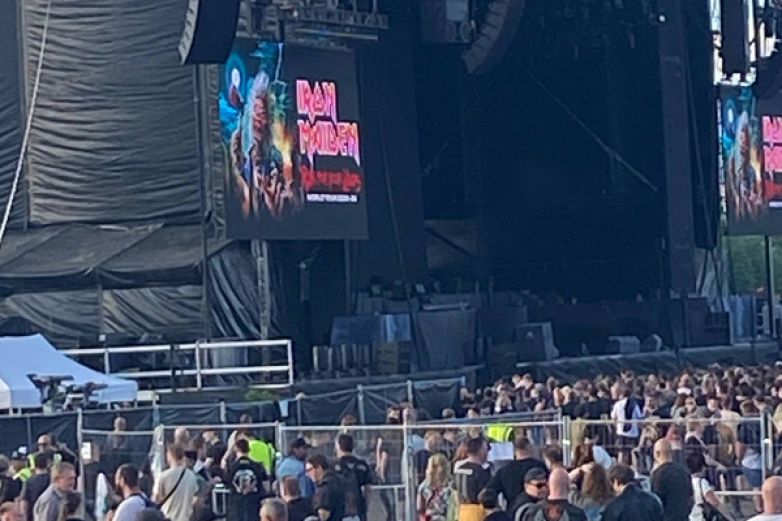 Iron Maiden v Praze: 60 000 lid&iacute;,  pyramida, ledov&aacute; pustina, &scaron;kuner v bouři a metalov&eacute; divadlo stolet&iacute;!