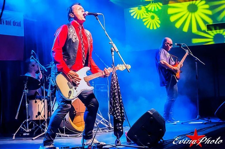 Vojta Hubinger - Drž&iacute;c&iacute; pevně řid&iacute;tka Mopedu