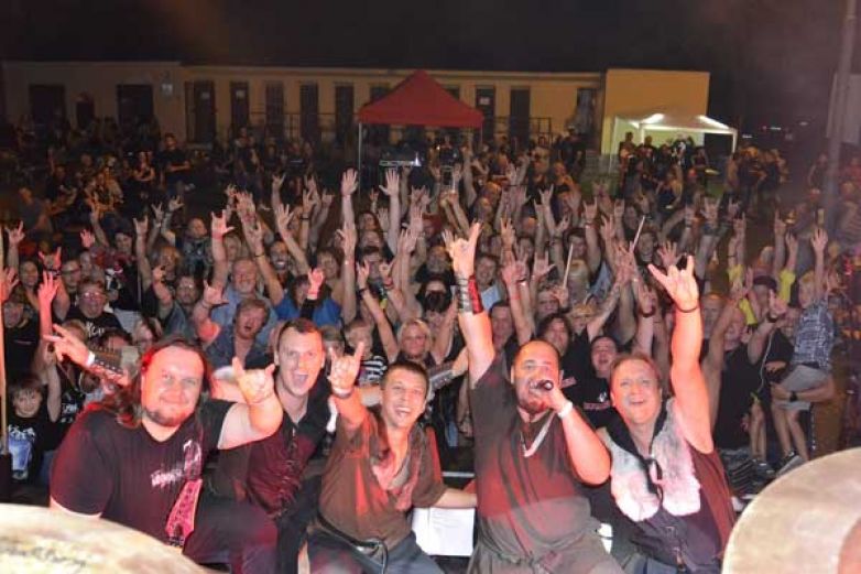 Kř&iacute;žem proti meči