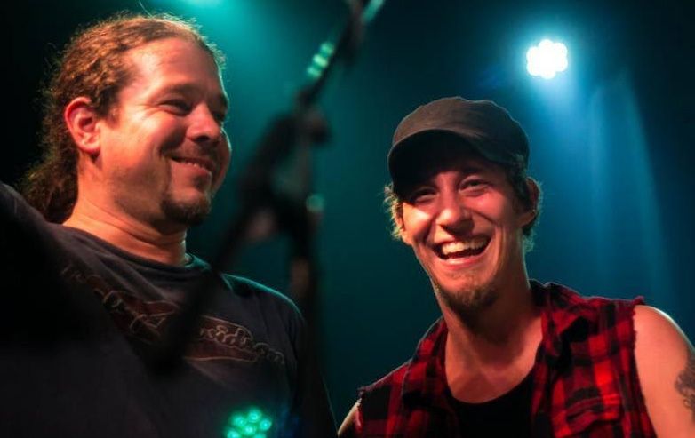 Adam Bernau Feit nov&aacute; tv&aacute;ř Benefit