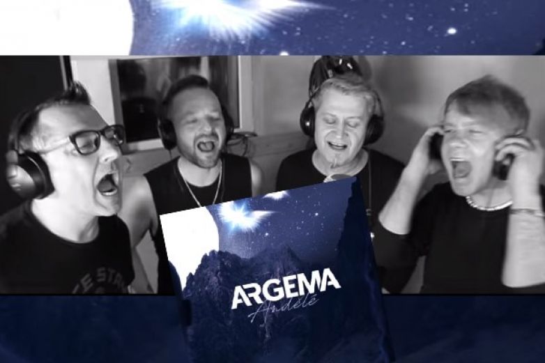 CD "Anděl&eacute;" trh&aacute; rekord