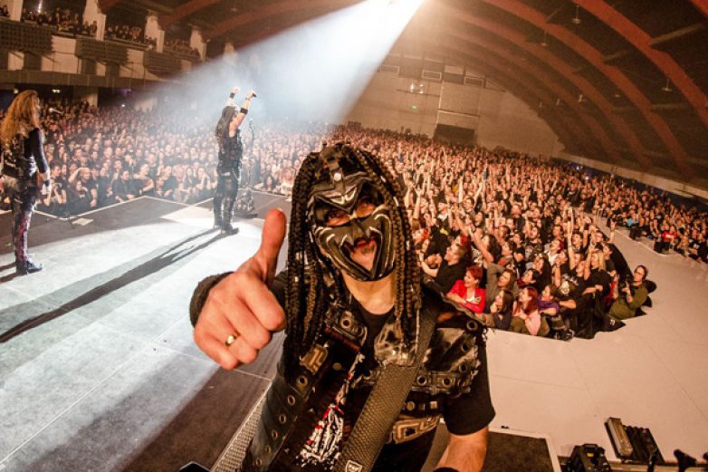 Kapela je ze mne už občas na pr&aacute;&scaron;ky, ř&iacute;k&aacute; Dymo