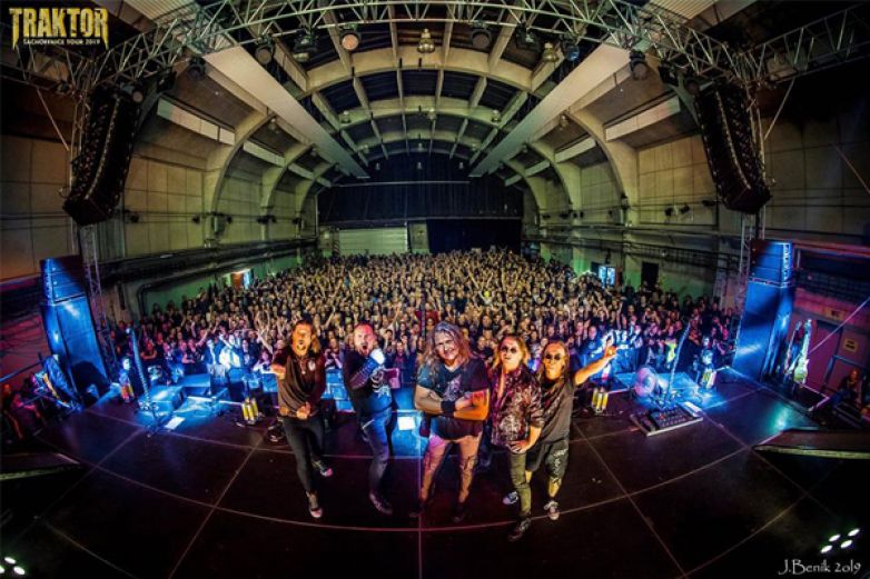 Traktor pro&scaron;el &scaron;achoffnic&iacute; v Plzni bez ztr&aacute;t!