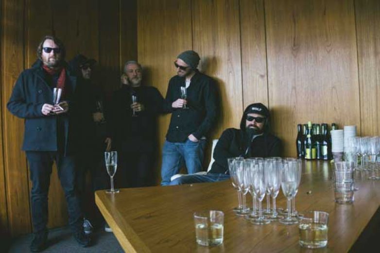 Vytvořili vlastn&iacute; dimenzi, aby zasadili flowers of evil