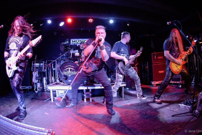 Noid s respektem pokřtil CD Str&aacute;žci plamenů