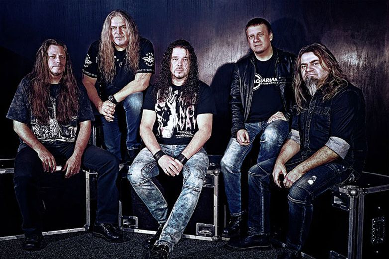 P&aacute;n bouře se vrac&iacute; ...